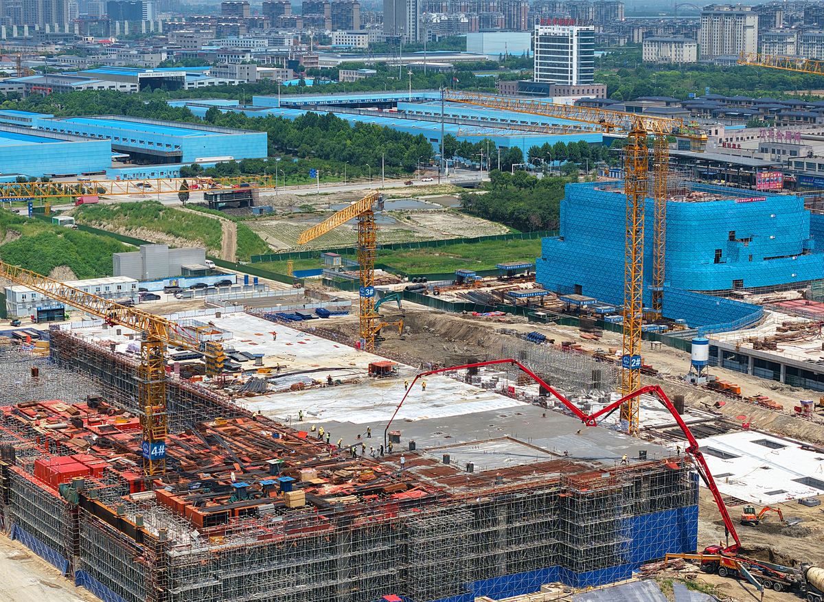 成都市铁路工程技术学院分享：高铁建设是否饱受争议