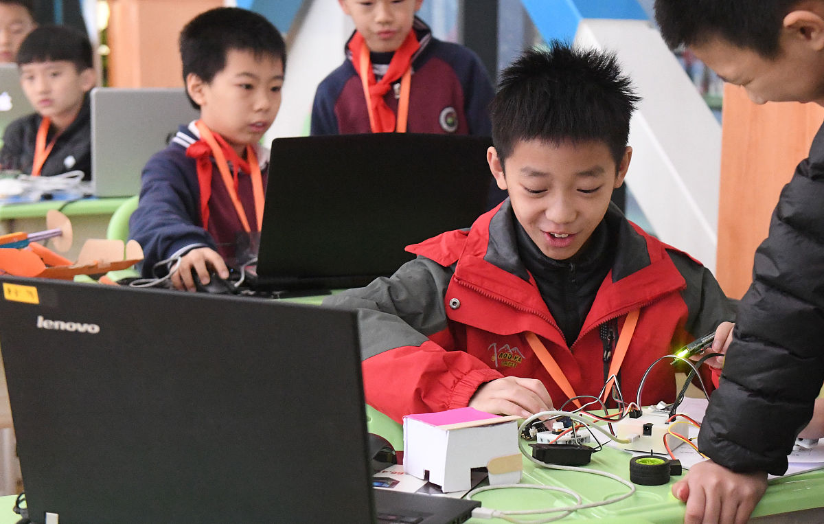激发学习兴趣，培养创新能力：中学信息技术课程实践探究