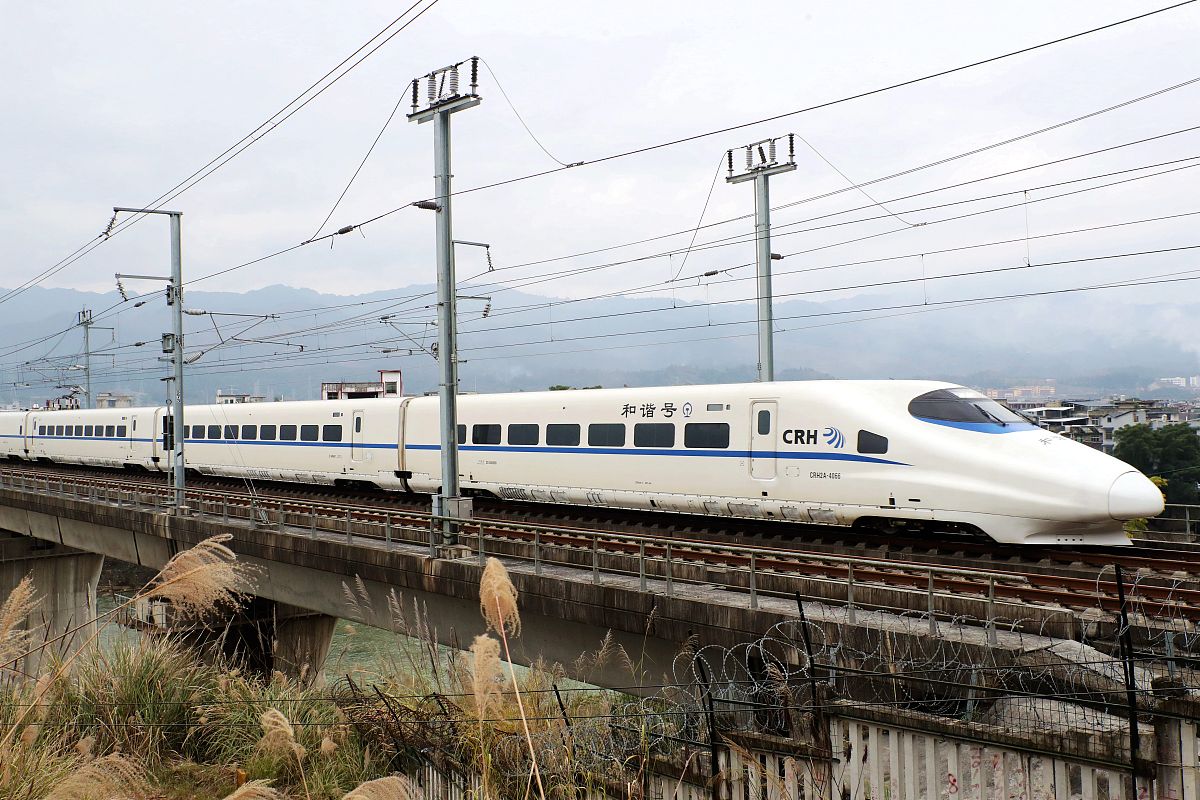 贵州铁路学校解析高铁特点：高速、高效、高品质出行