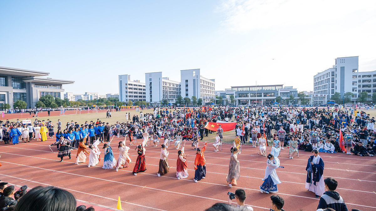 广州荔湾外语职业高级中学2022年招生简章 - 培养优秀外语人才