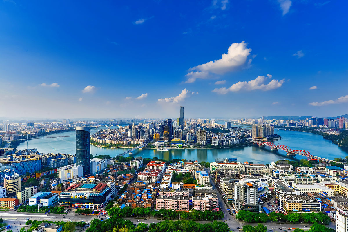 2014年11月28日,广西柳州市,柳州市中心全景.