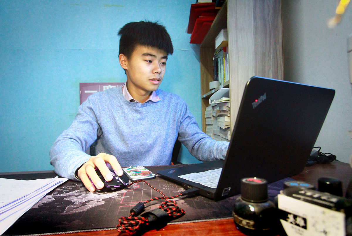 电脑如何登陆icloud如何恢复另一个手机上的照片+现在用的这个手机的聊天记录怎么找