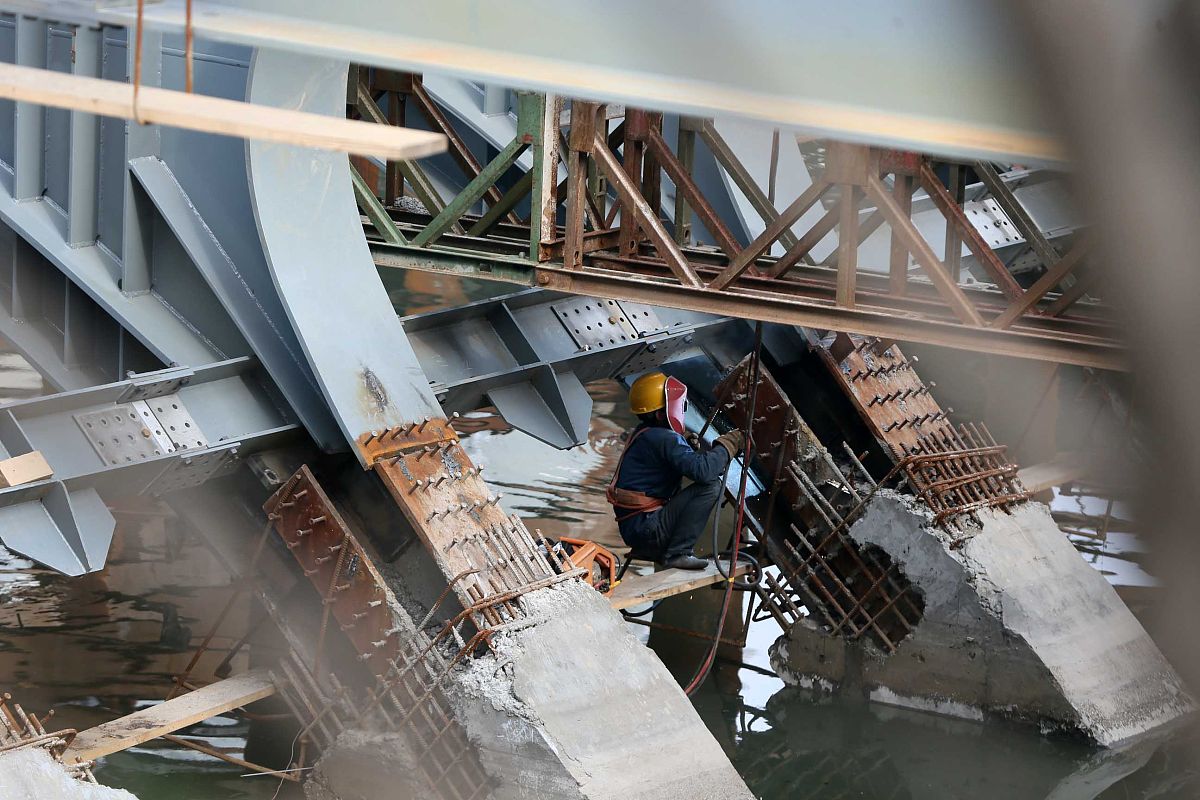 狭窄空间预应力梁张拉装置介绍