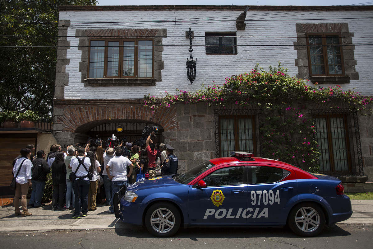 《霍乱时期的爱情》深度阅读研究论文：主题、角色、历史背景和文学价值分析