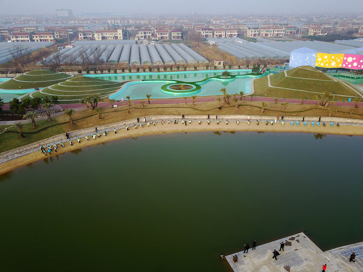  2016年1月3日,36个国家的世界旅游小姐畅游江苏南通洲际绿博园.