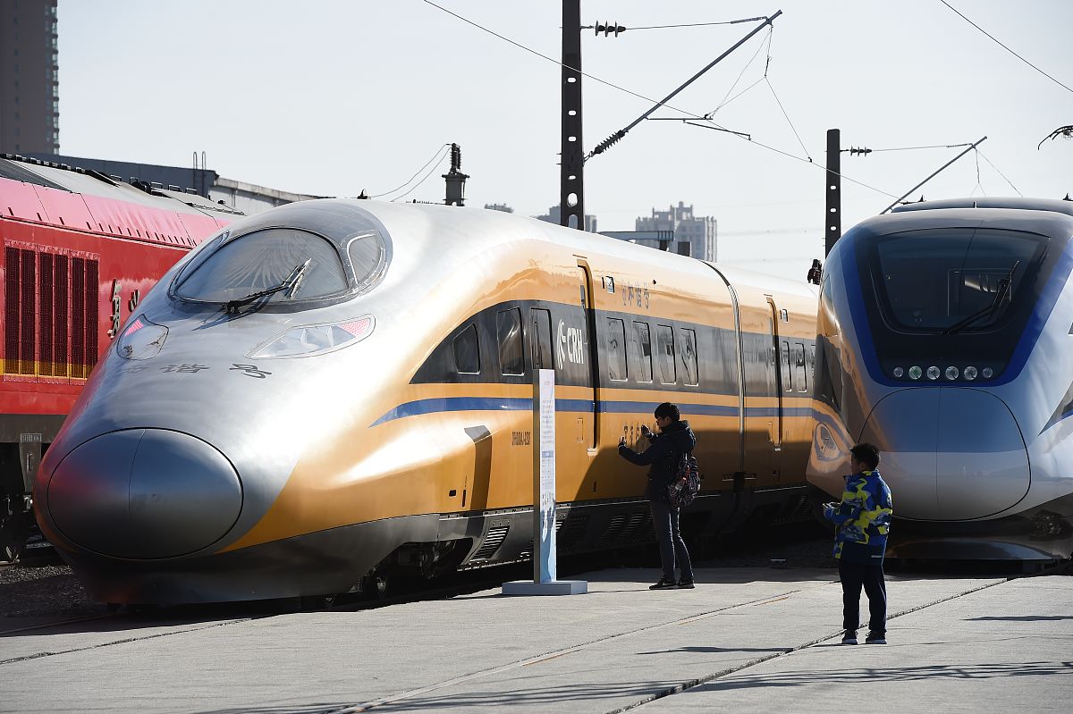 成都铁路技工学校城市轨道交通运输与管理 -- 高铁乘务专业介绍