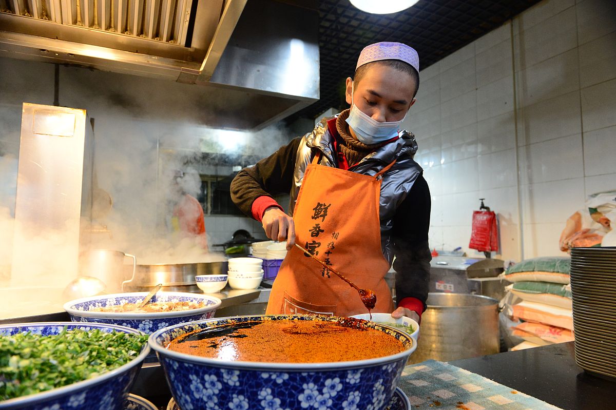 成都烹饪技术职业学校凉卤专业招生：掌握川菜凉卤调料制作秘诀，开启广阔就业前景