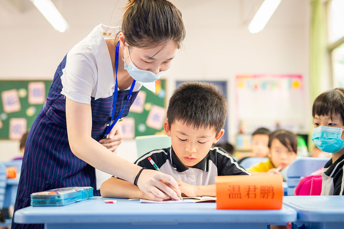 暑期青少年托管服务需求调研问卷 - 了解您的需求，提供更优质的服务