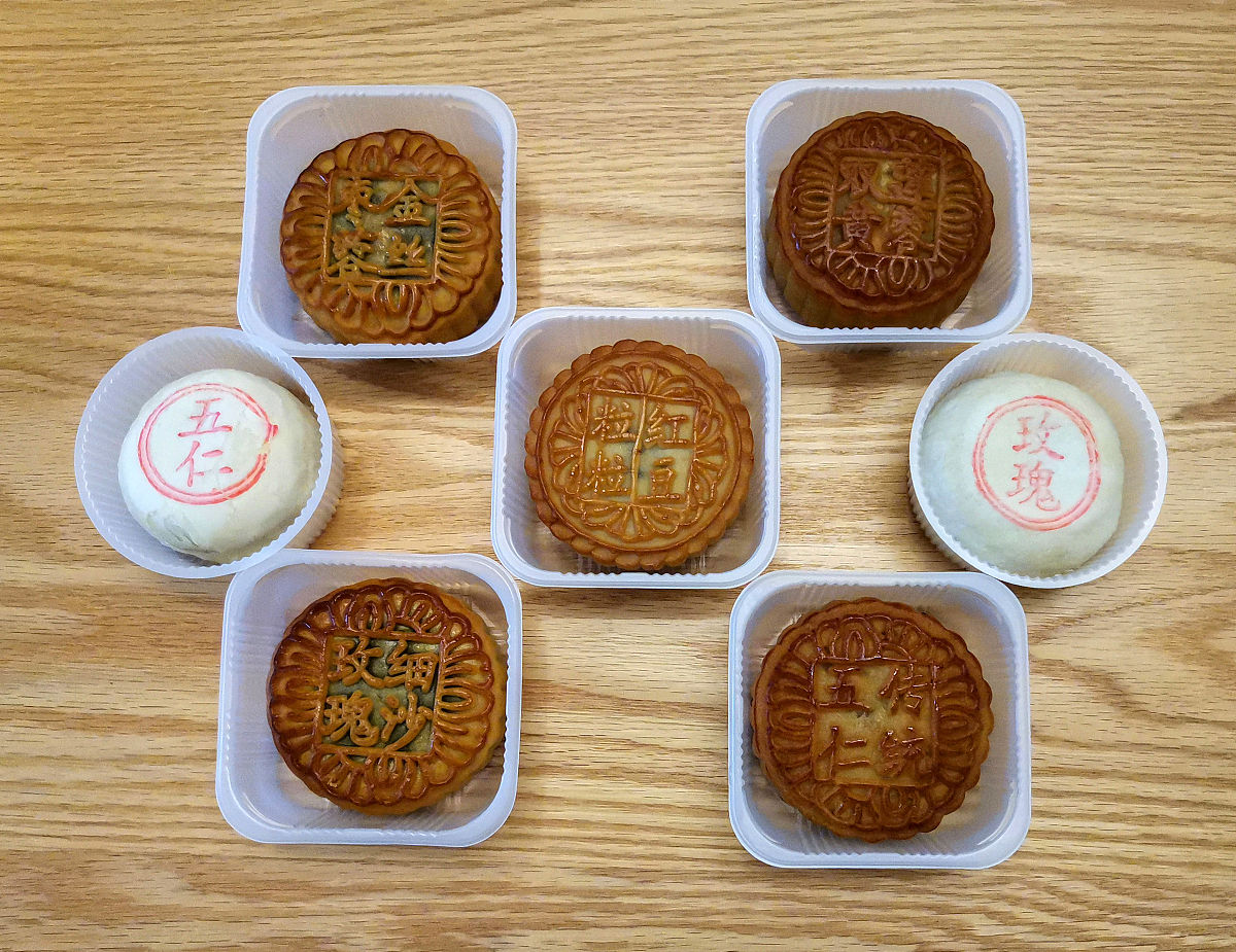 万寿斋'山水有相逢'月饼：流心爆浆，一口回味无穷！