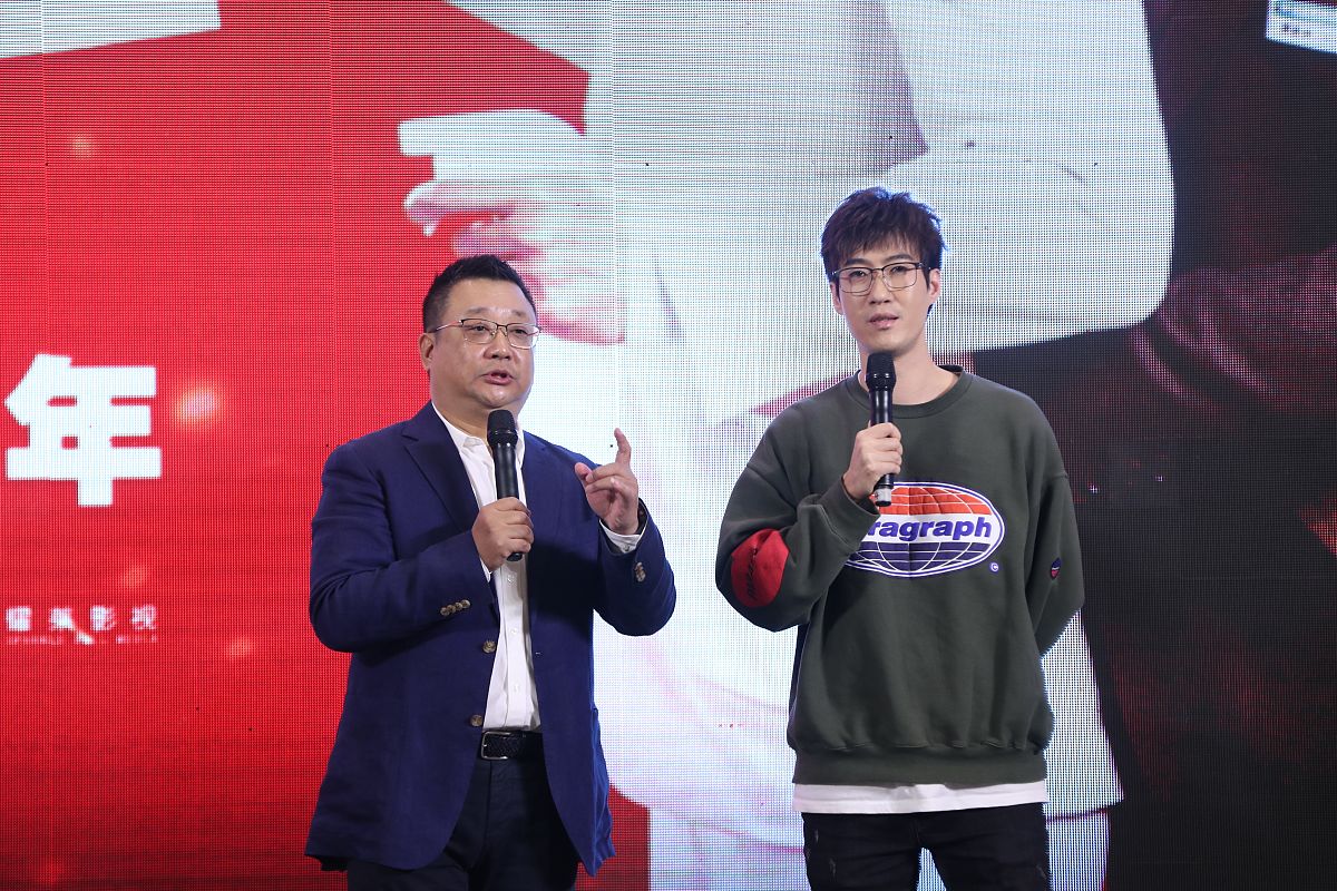英雄联盟若风：传奇职业选手与网络主播
