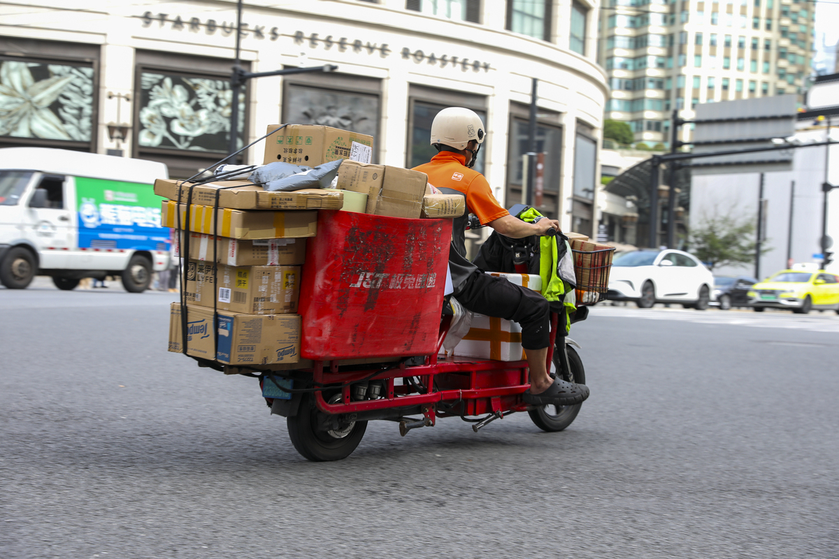 快递小哥：城市中默默奉献的英雄