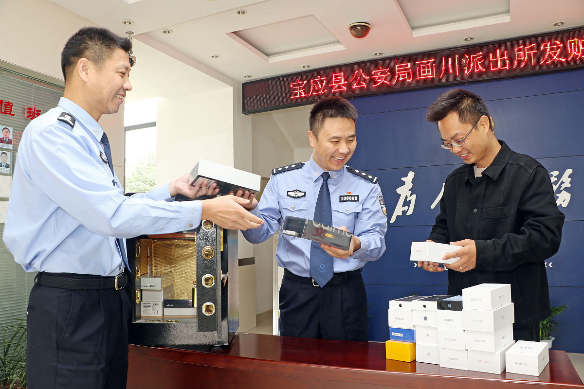 阐述1500字：洞头公安机关最多跑一次改革中通过访谈分析发现：1群众办事成本有效降低2服务效率感知大幅度提升3办事流程便捷度提升4在线办事效率提升5群众获得感和满意度持续提升