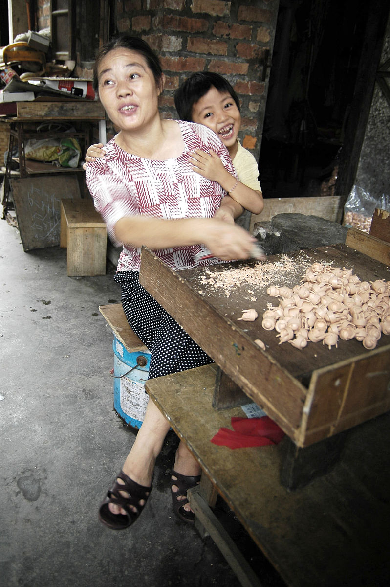 农村留守妇女外遇的民间故事：寂寞与坚守的抉择