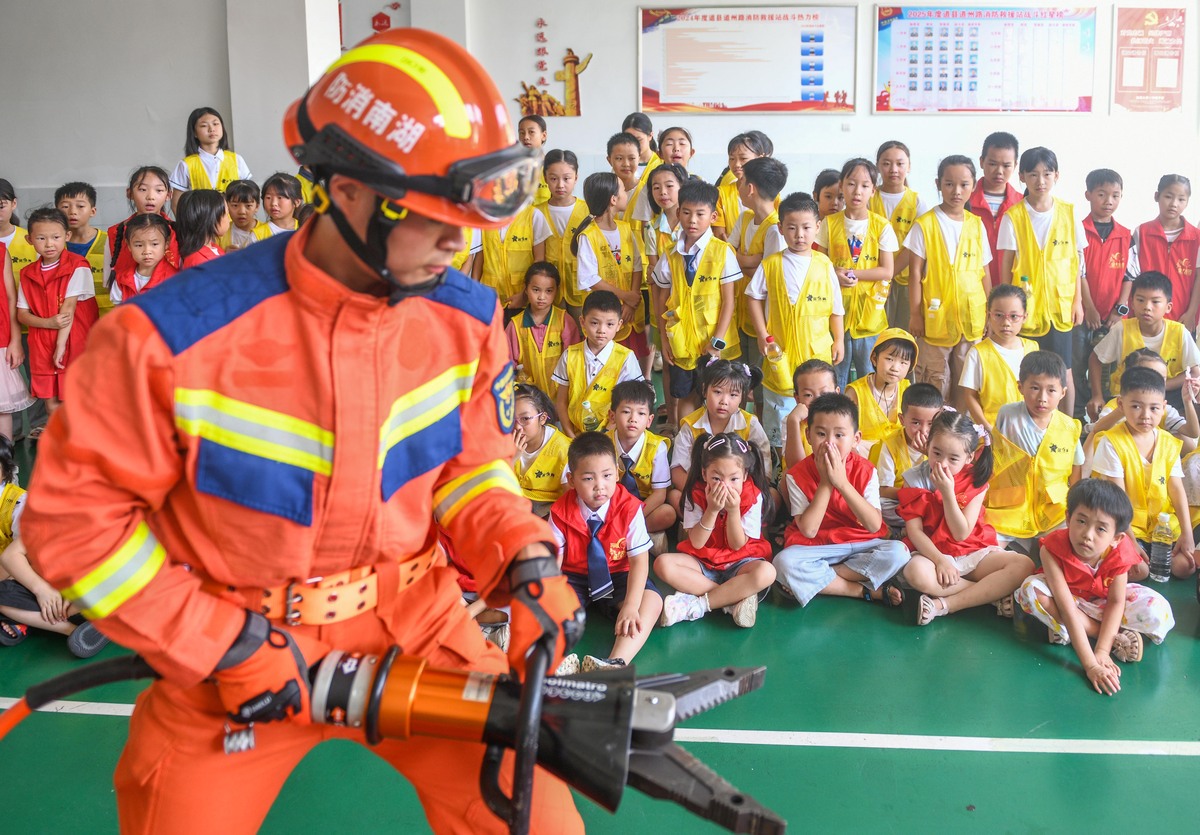 暑假安全大体验！消防演习、自救技能、真人CS，一次难忘的夏令营