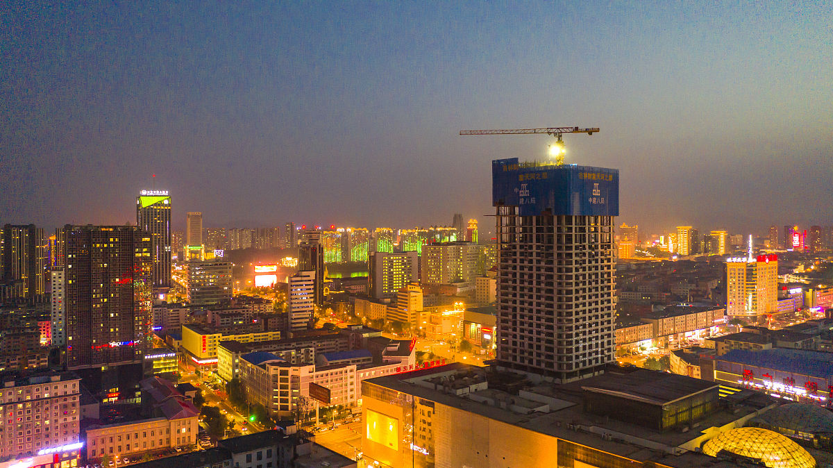 2020年7月9日,吉林,航拍东市场太原街观光夜市.