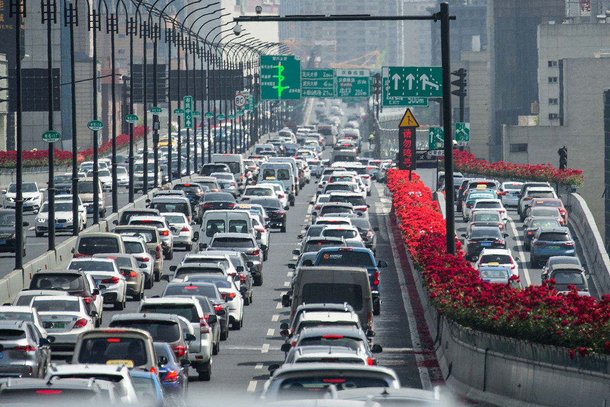 油价低能解决堵车吗？