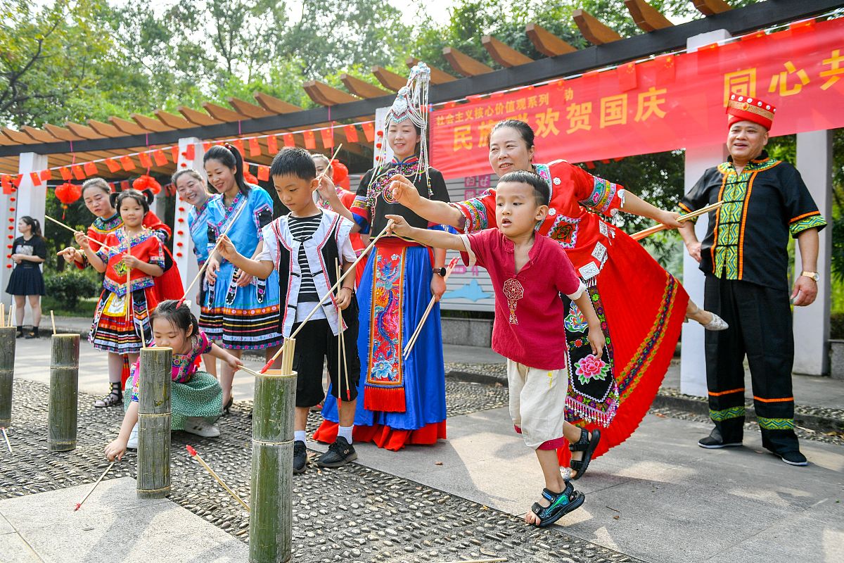 好的旅游开发对本地文化认同的影响：以少数民族社区为案例这个题目用到什么研究方法比如比较分析法并结合题目说明