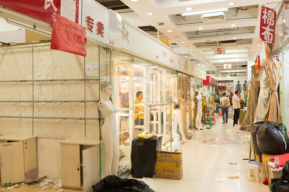 2018年9月28日,经营了20年的北京官园商品批发市场永久性停止营业,西