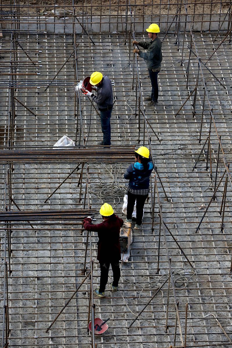 写一篇关于《房建施工现场安全管理常见问题及对策分析》论文的研究背景。