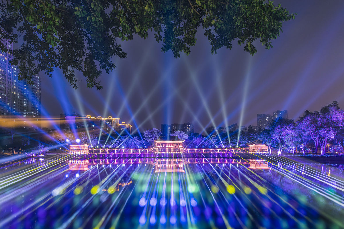 光环境营造案例：从商业照明到城市装饰