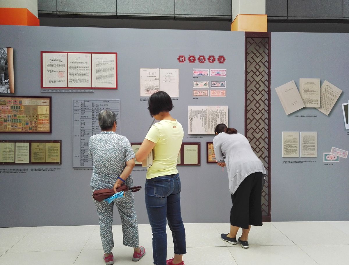 辨析题：1．计划经济等于社会主义市场经济等于资本主义。