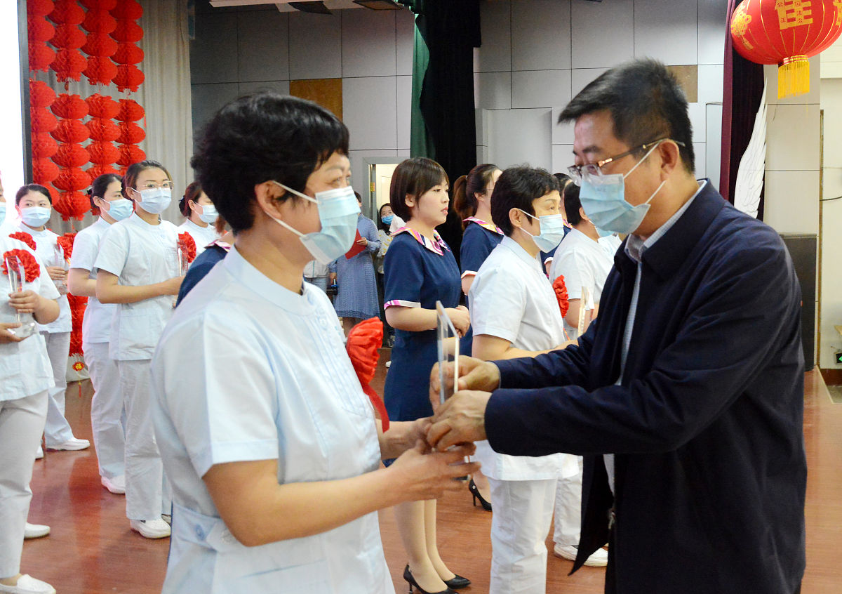 四川省人民医院护士学校收费标准及学费详情