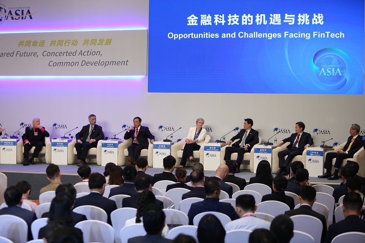 半年工作总结：取得进步，不断提升