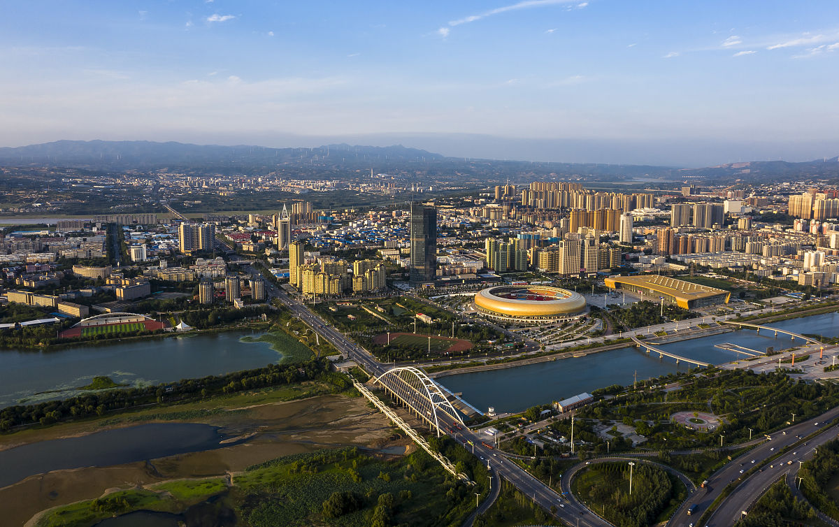 2020年7月15日,河南省三门峡市,俯瞰城市一角.
