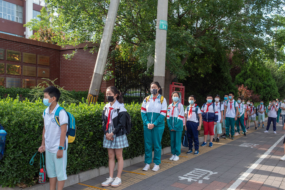 2020年6月1日,北京,石景山区景山学校远洋山水分校小学六年级学生返校