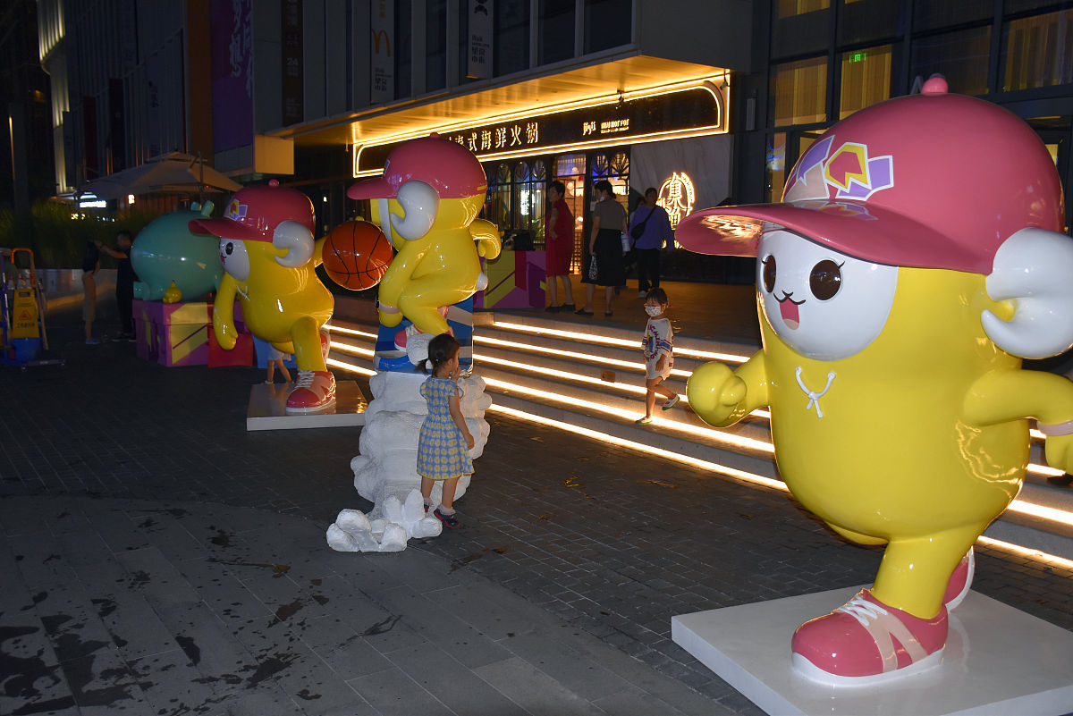 根据探索鸭脖店背后的商业模式写一段引言要精练概括直切主题。简要介绍本次调研的相关背景、时间、地点、人员组成等情况实践单位或部门的概况及发展情况通过调研所要达到的目标等。