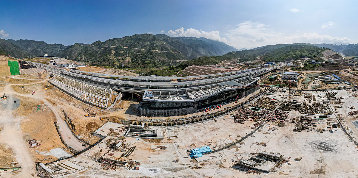 重庆高铁学校：初高中生择校首选？