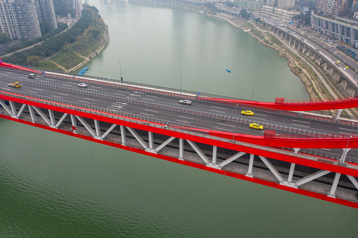 重庆公共交通技工学校专业介绍：汽车运用与维修、电气控制技术等