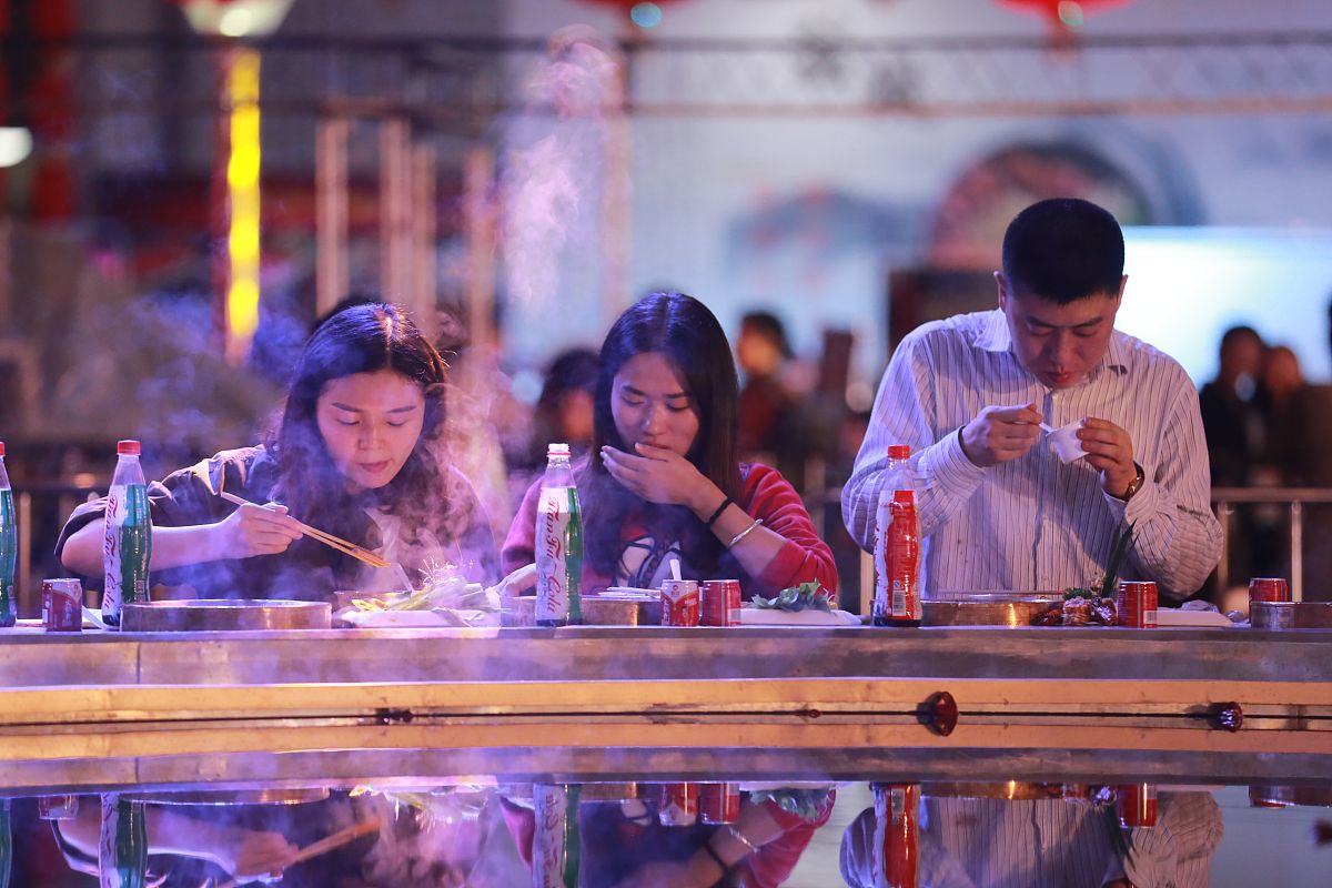 女生冬天聚餐，长发不能吃火锅烧烤？这些热食方案完美解决！