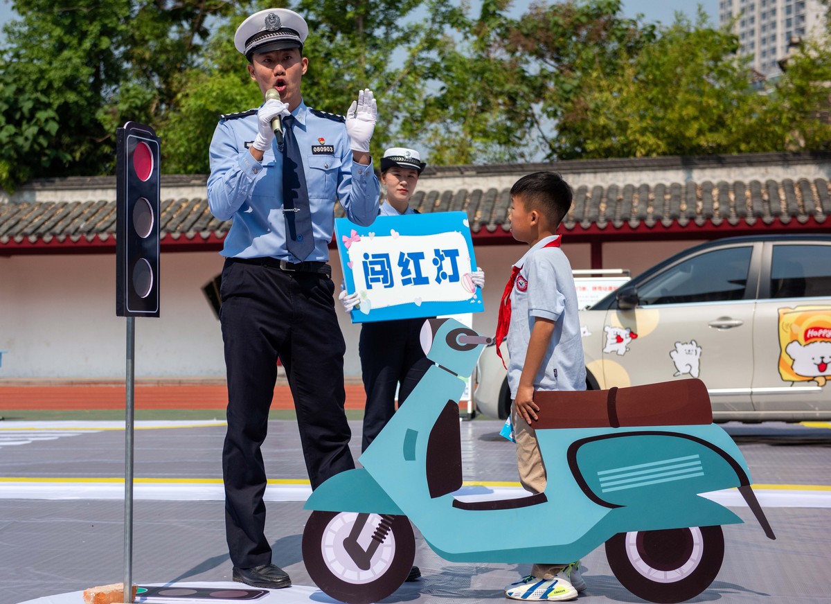 校园骑车没带头盔被处分申请撤销300字