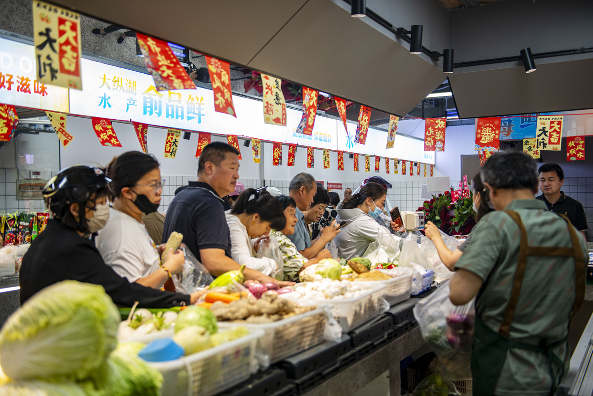 用自己的理解总结路边食品摊档的特点写成一段话格式不少于500字。
