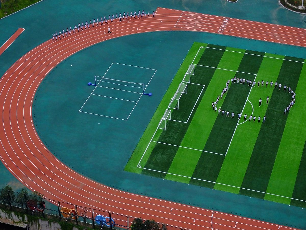 400米操场200米的起点与3000米5000米起点为什么不一样呢？