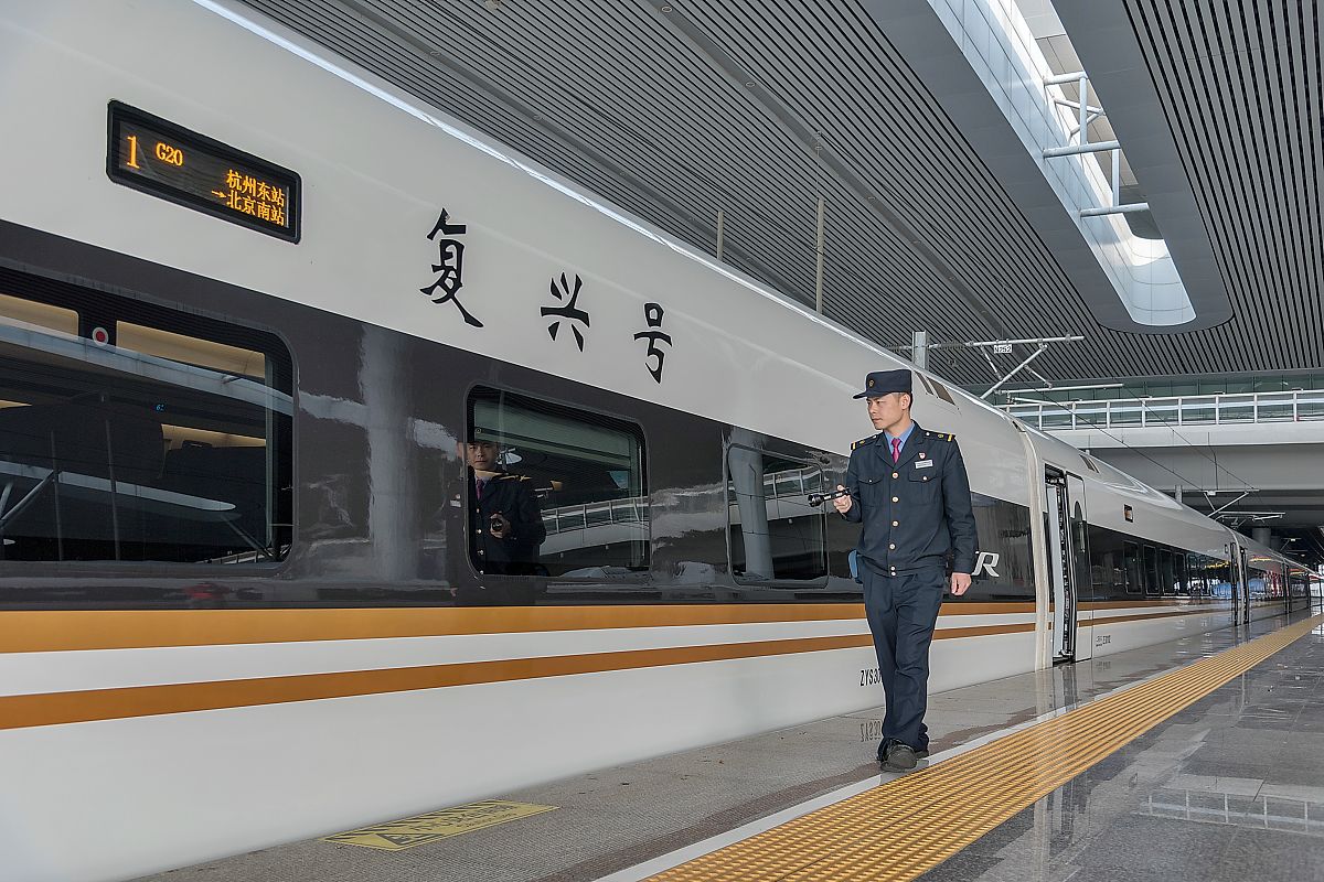 成都铁路学校热门专业：学什么有前途？