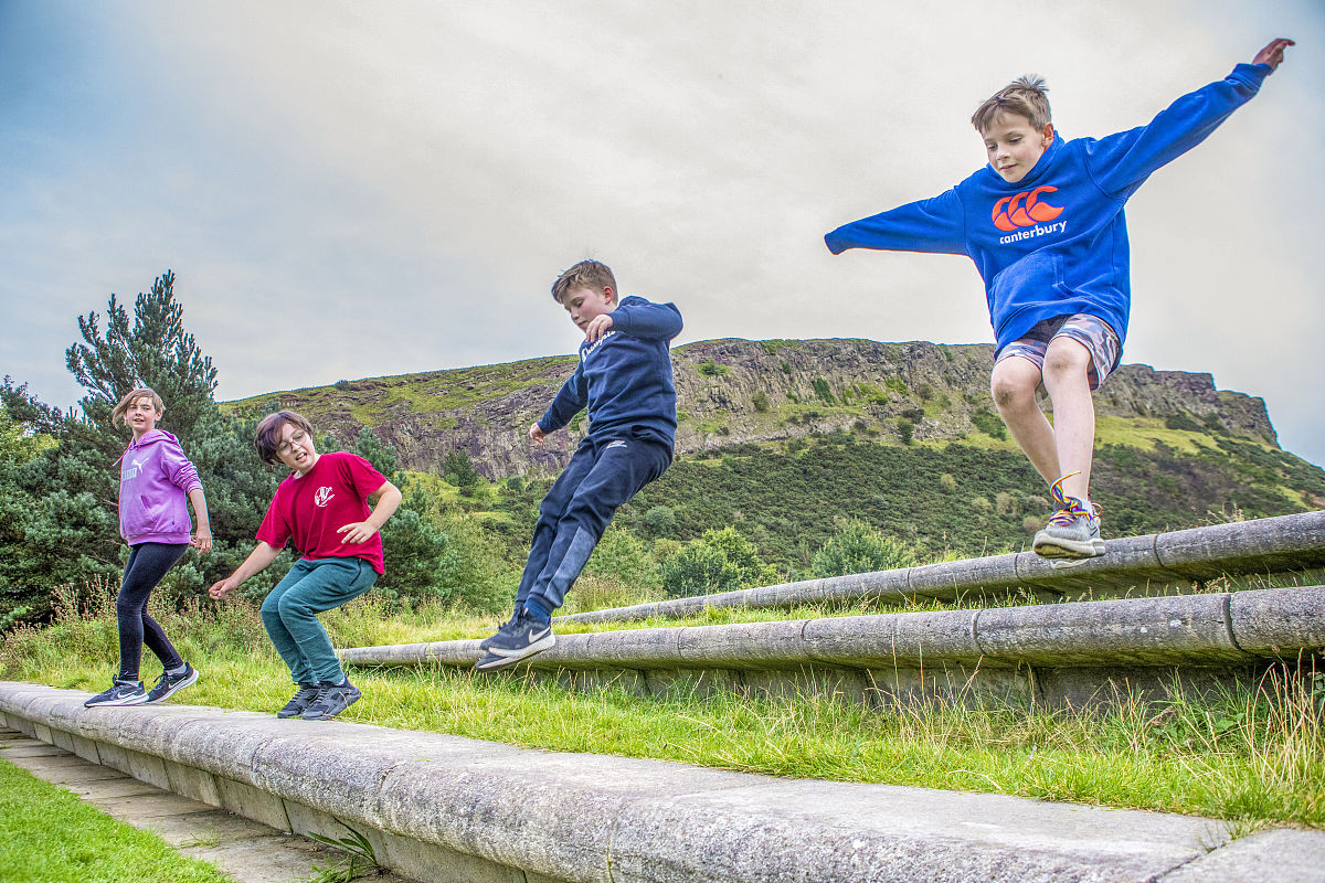 基督教教士不礼貌行为：被吓到后不道歉，该怎么办？