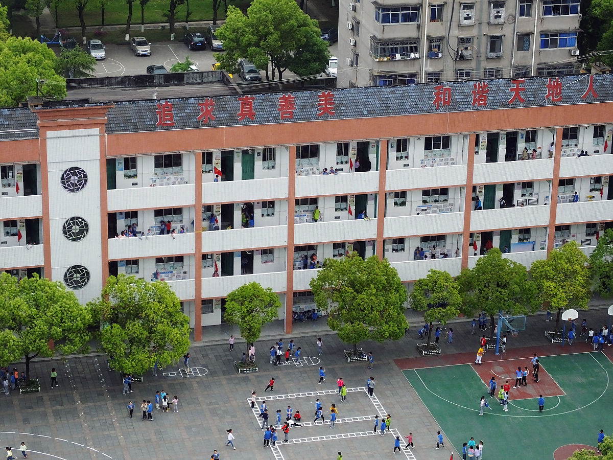 重庆市荣昌区职业教育中心学前教育保育员方向专业就业前景如何