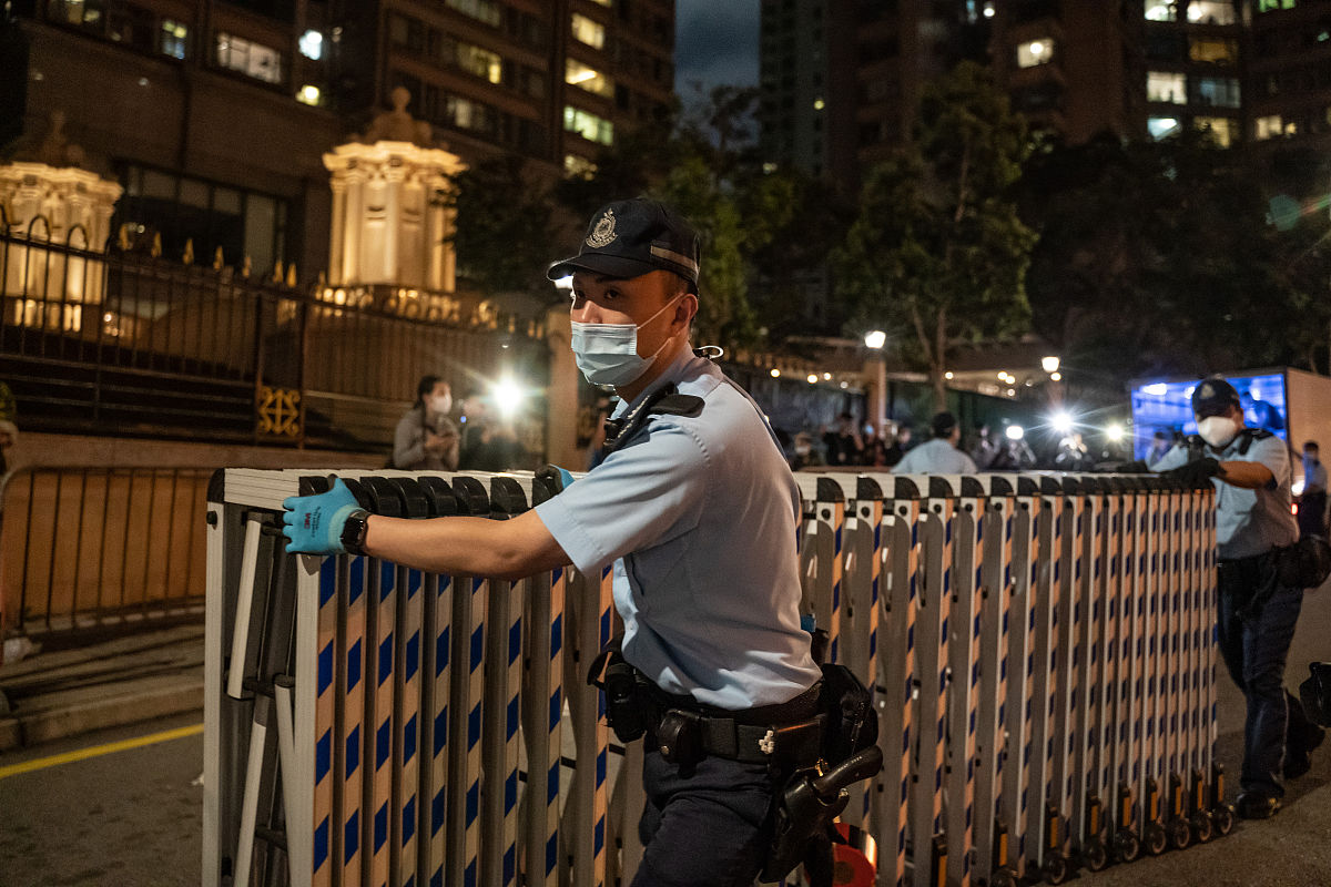 2021年3月13日,香港中西区,受疫情影响,罗便臣道当晚被强制封闭.hong 