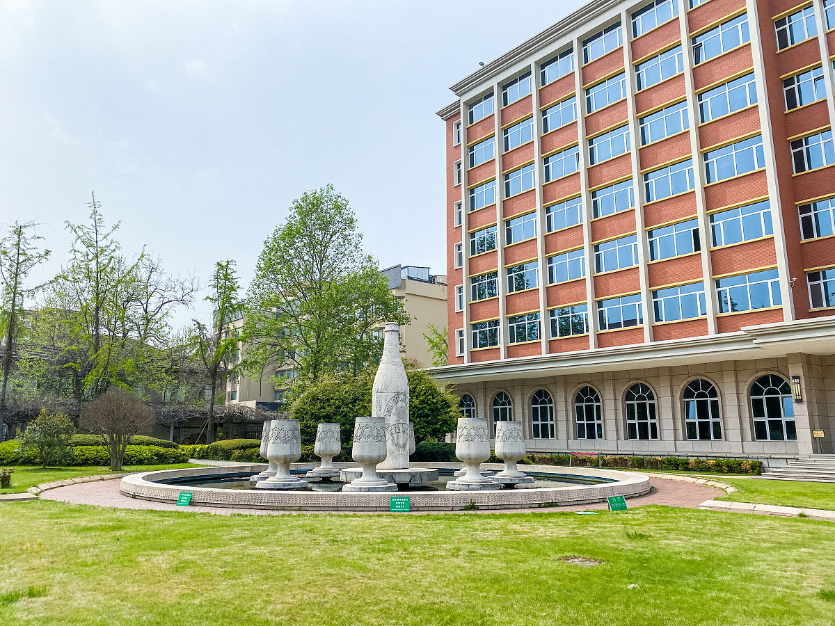 西安外事学院办学环境介绍：设施完善，师资雄厚，课程丰富