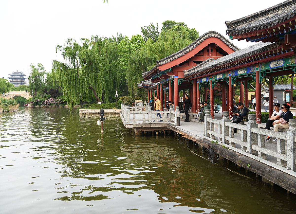 济南大明湖：文化与美景交融的休闲胜地