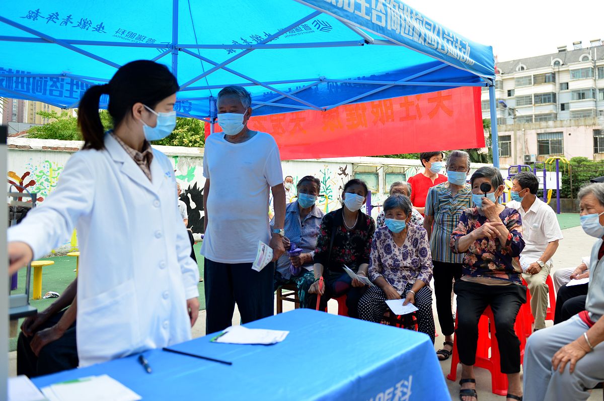 侨爱心光明行：为新阶层人士提供免费眼健康科普义诊