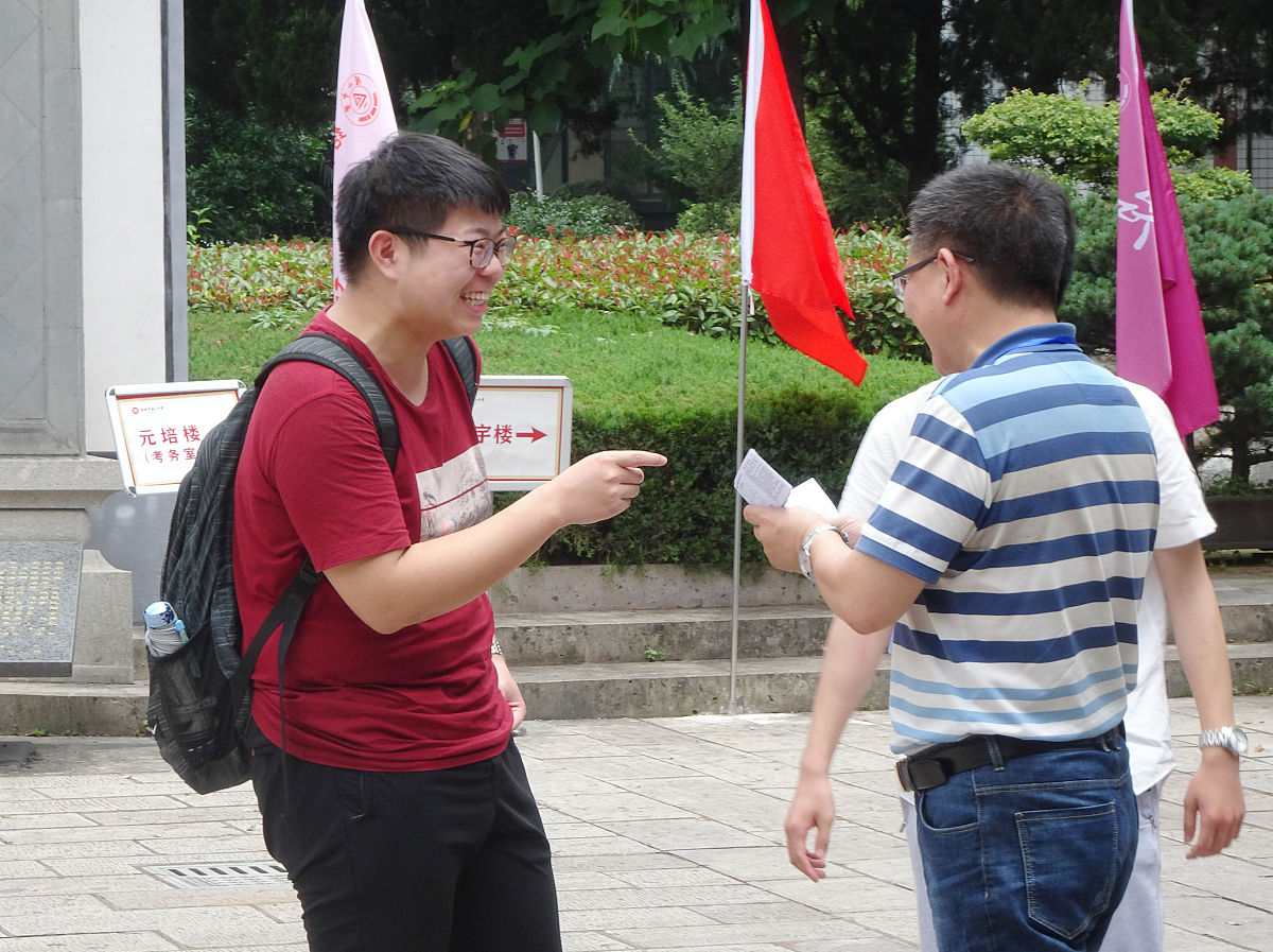 大学新生自我介绍：热情、努力、充满梦想