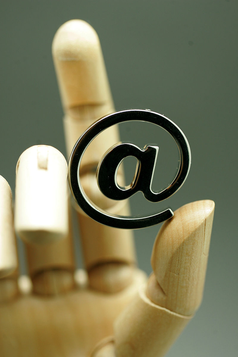 我要写一篇关于宽带的小红书文案请你根据标题、小红书爆款文案结构以及内容来写一篇小红书文案要求能吸引小红书平台用户观看文案内容丰富有趣并且逻辑通顺合理有一定的实用性标题如下广州宽带选哪家有这篇宽带攻略就够了