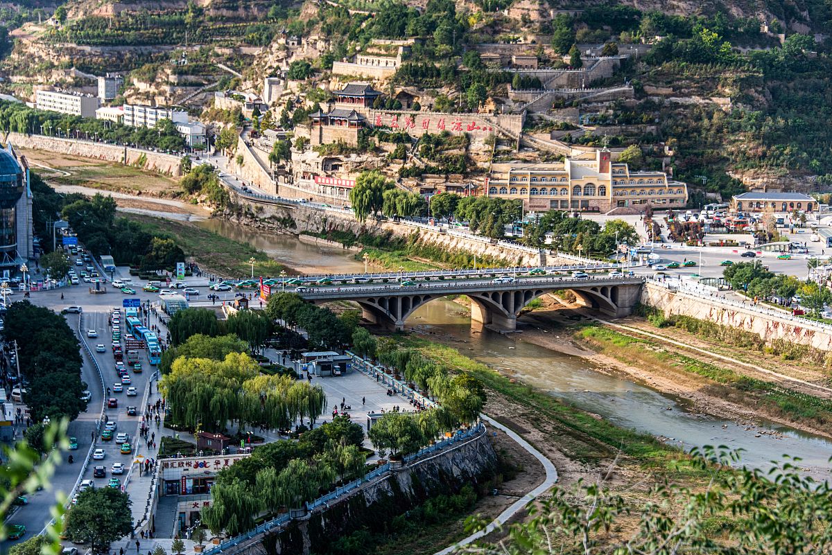 延安市宝塔区姚店镇岳家塔溢洪道设计与运行监督管理：确保洪水安全排泄