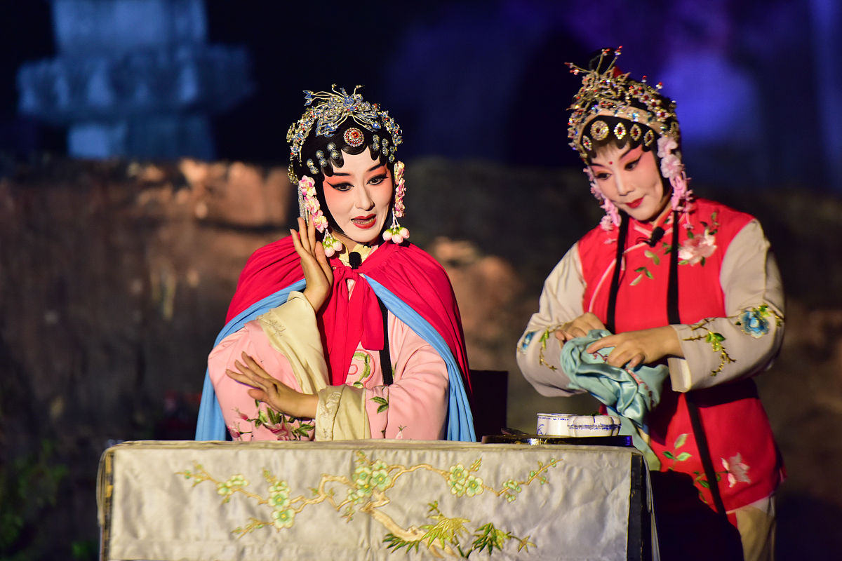 2020年9月19日,江苏苏州,"姑苏夜·虎丘月"昆曲特色活动在虎丘景区"千