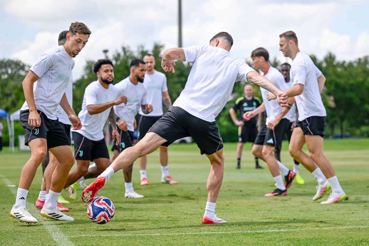 5 Sensory Experiences on the Soccer Field: A Story of Teamwork and Triumph