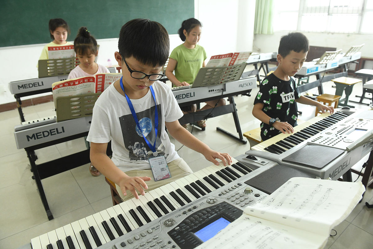 写一份培训考级学生生源概况内容上课学生近80人科目为音乐类学生的年龄段主要集中在小学学生对于考级的意愿较为强烈