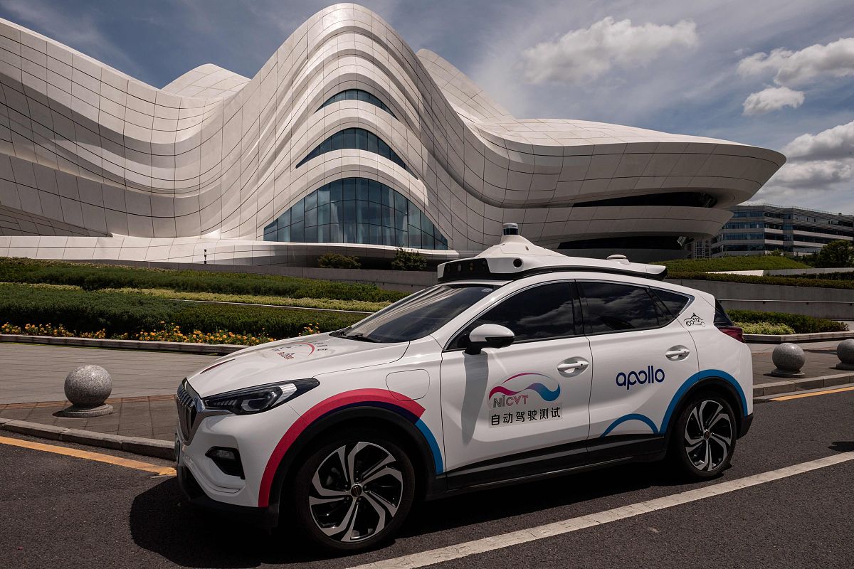 2020年8月6日,湖南长沙,街头的百度自动驾驶出租车robotaxi.据报道,在